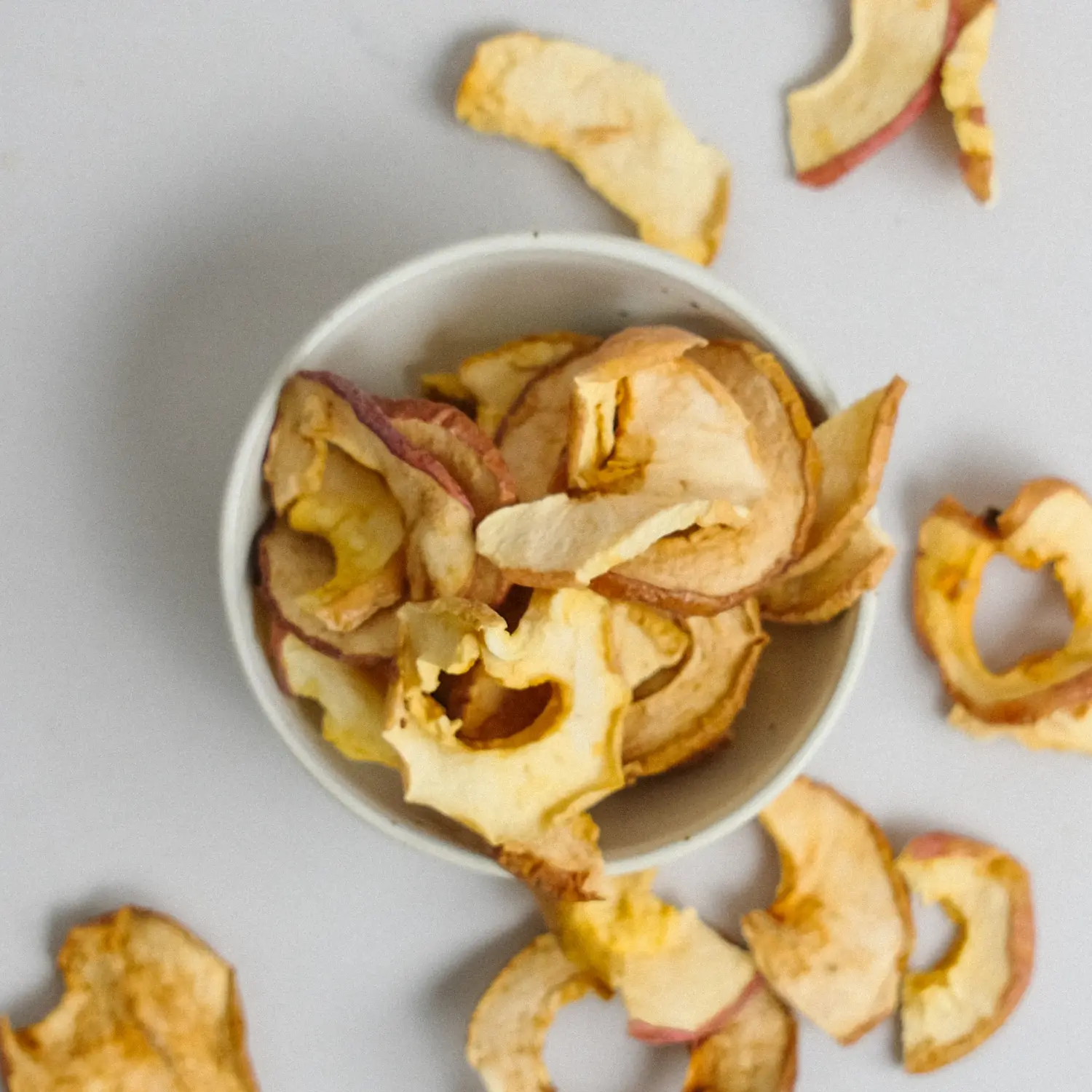Ropogós bio almachips termékfotó – Bionuss bio csemege (HU-ÖKO-01)
