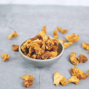 Aszalt bio ananász darabok közeli fotó – Bionuss bio csemege (HU-ÖKO-01)