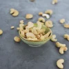 Pörkölt, sózott egész bio kesudió közeli fotó – Bionuss bio nassolnivaló (HU-ÖKO-01)